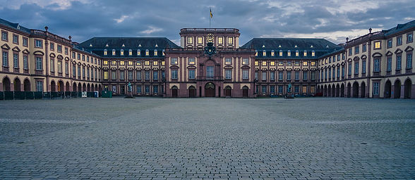 Schloss_2_edited.jpg