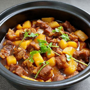 牛腩煲 Braised Beef Brisket