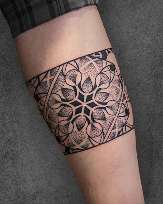 scared geomtery tattoo 