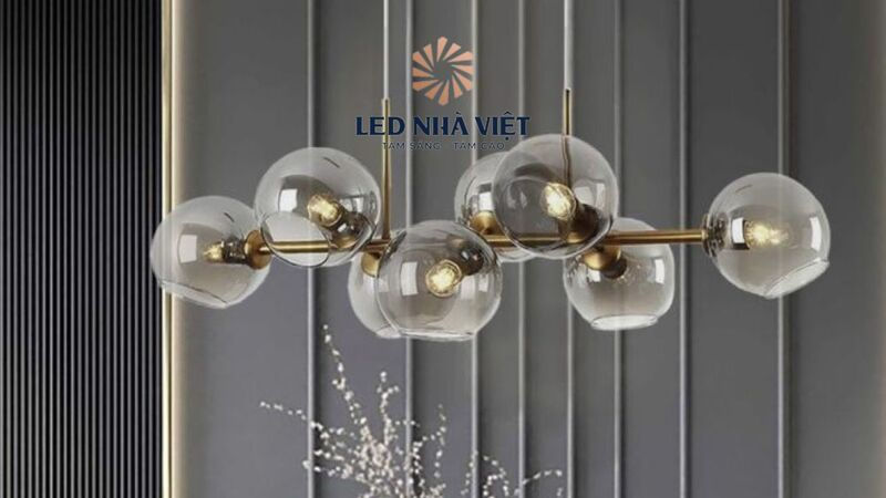 den-chum-phong-khach-don-gian