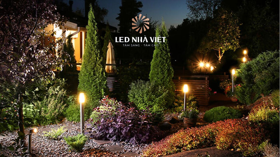 đèn trang trí sân vườn năng lượng mặt trời