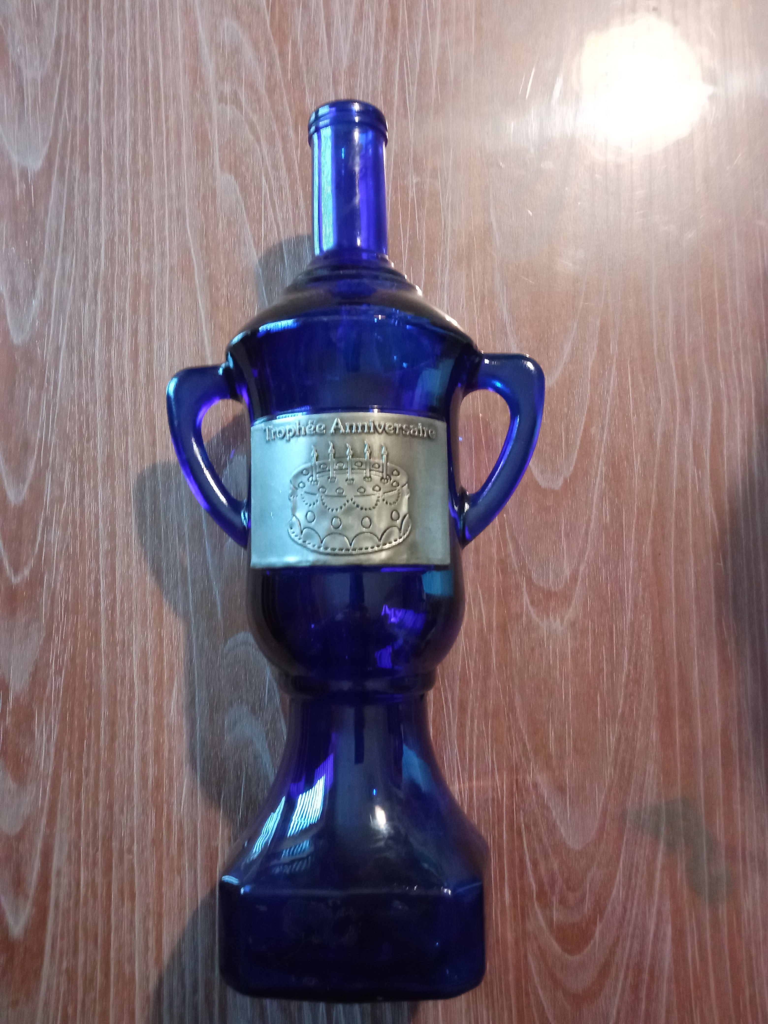 Carafe trophé joyeux anniversaire