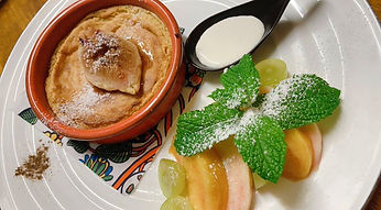 いちじくの焼きチーズケーキ、アーモンドクリーム、桃とマスカット