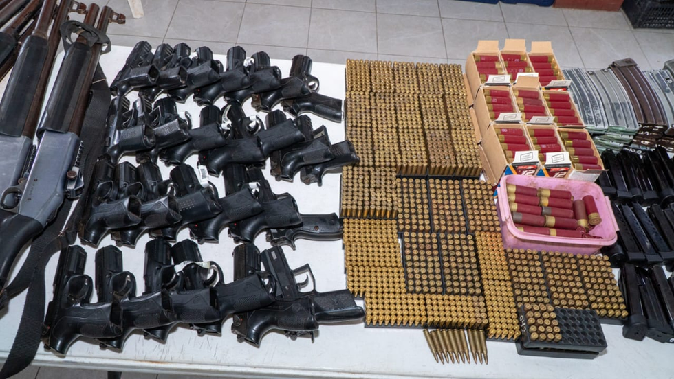 Refuerza Gabinete de Seguridad presencia interinstitucional con revista extraordinaria y retiro de armamento a policía de Juchitán