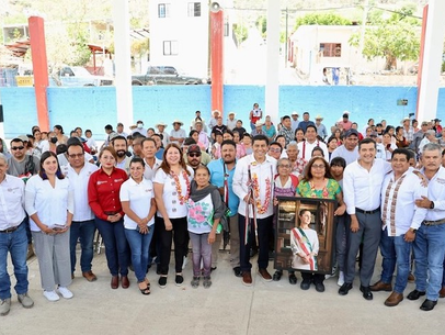 Inaugura Salomón Jara techado municipal en San Agustín Atenango; cumple compromiso