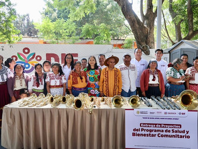 Entrega Irma Bolaños instrumentos musicales en beneficio de niñas, niños y adolescentes