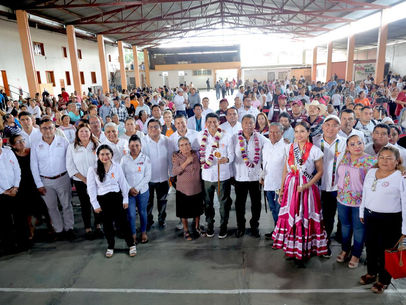 Invierte Gobernador de Oaxaca en obras para mejorar escuelas de San Pablo Huixtepec