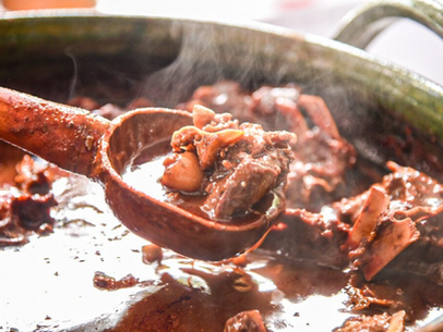 El sabor de la Mixteca llega a la ciudad de Oaxaca con el Festival del Mole de Caderas