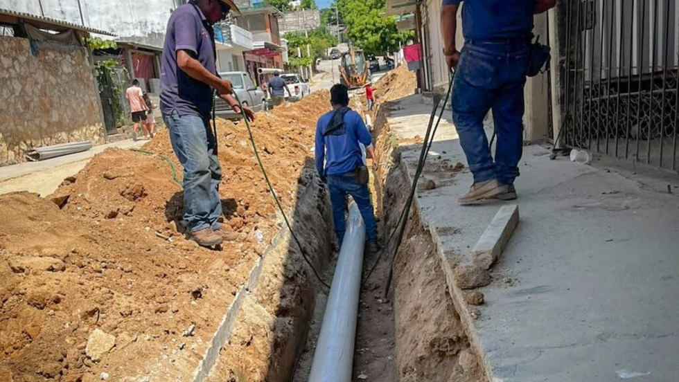 Mejorará Ceabien red distribuidora de agua potable en colonia Lomas del Puerto de Puerto Escondido