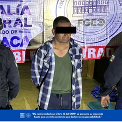 Fiscalía de Oaxaca ejecuta cateo en Santa María Peñoles; asegura armas de fuego, presuntas drogas y detiene a una persona