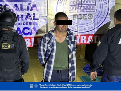 Fiscalía de Oaxaca ejecuta cateo en Santa María Peñoles; asegura armas de fuego, presuntas drogas y detiene a una persona