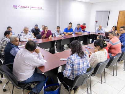 Construye Semovi acuerdos con taxistas para fortalecer el reordenamiento del Centro Histórico
