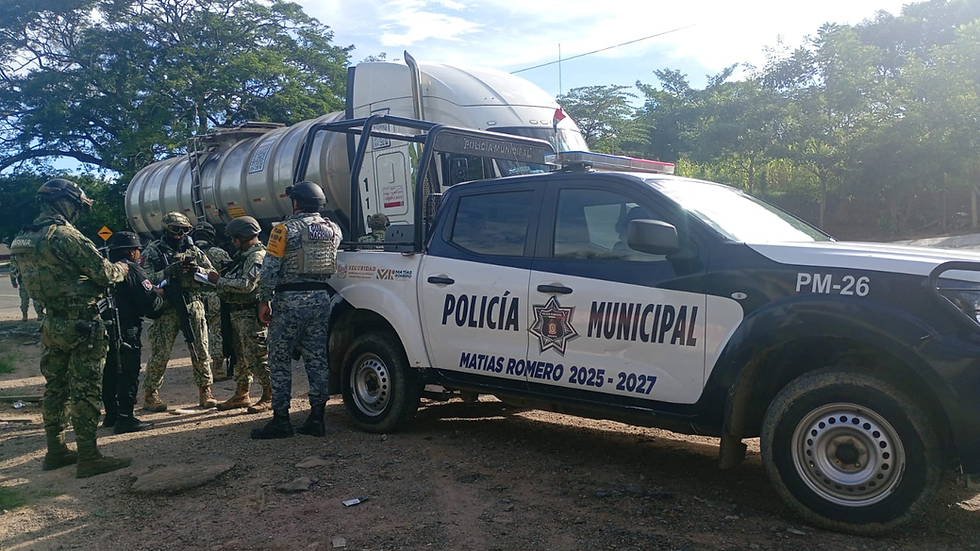 Asegura Policía Estatal pipa con hidrocarburo presuntamente ilegal en el Istmo