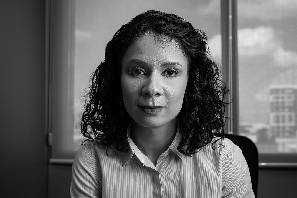 Dra. Ariane Vieira — presença clínica em consultas com escuta técnica