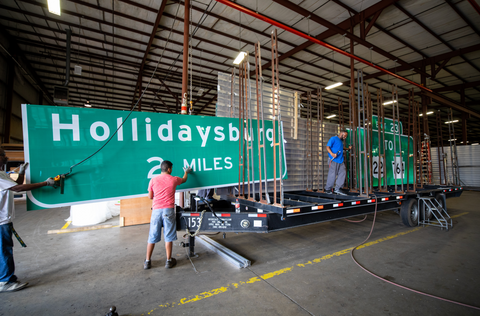 loading highway guide signs for shipment