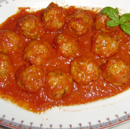 TOMATO SAUCE WITH MEATBALLS