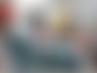 Un technicien entrain de traiter les punaises de lit dans appartement de paris 17e