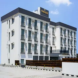 Velmer Hotel Lefke
