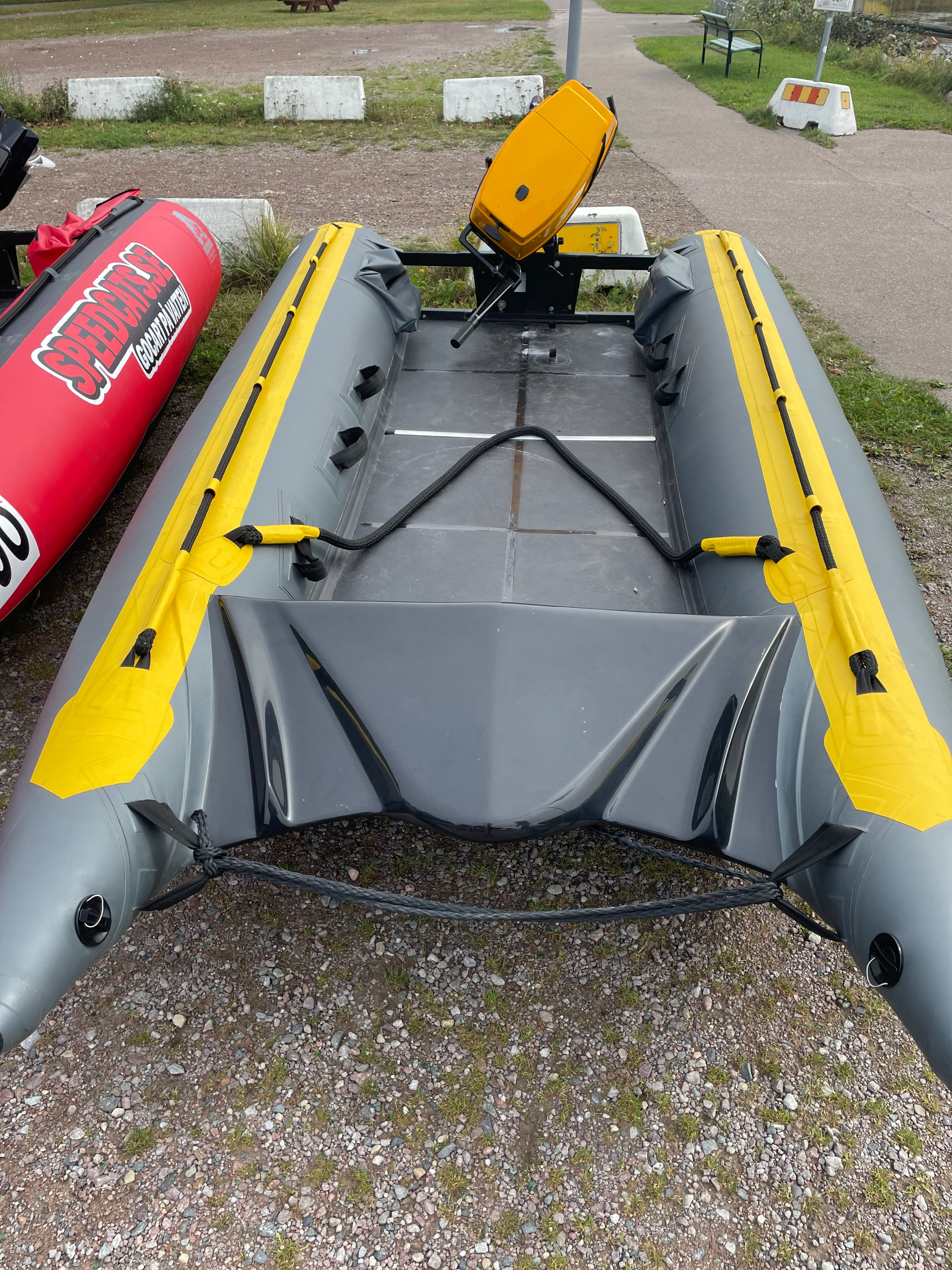 Nästan ny Aquarius Thundercat - 2024