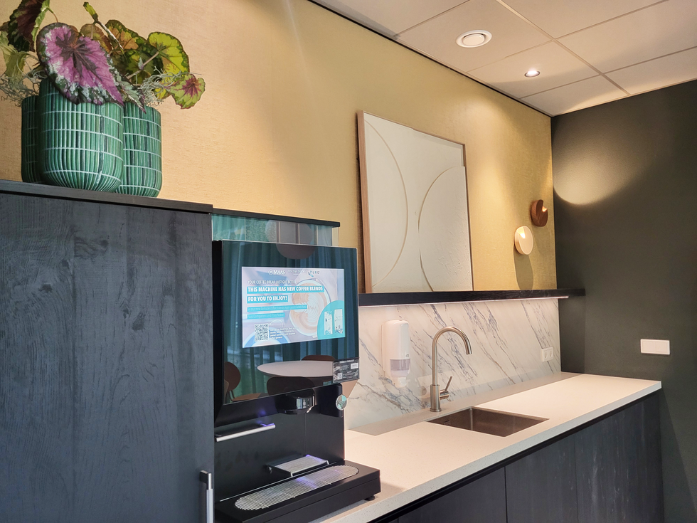 HTC_42_HIGH_TECH_CAMPUS_Office_kantoorontwerp_stuurman_ontwerpt_pantry_maatwerk