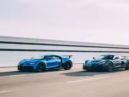 Bugatti Rimac och Porsche-relaterad hyperbilsmiljö med exklusiva prestandabilar, modern teknik och premiumkänsla.
