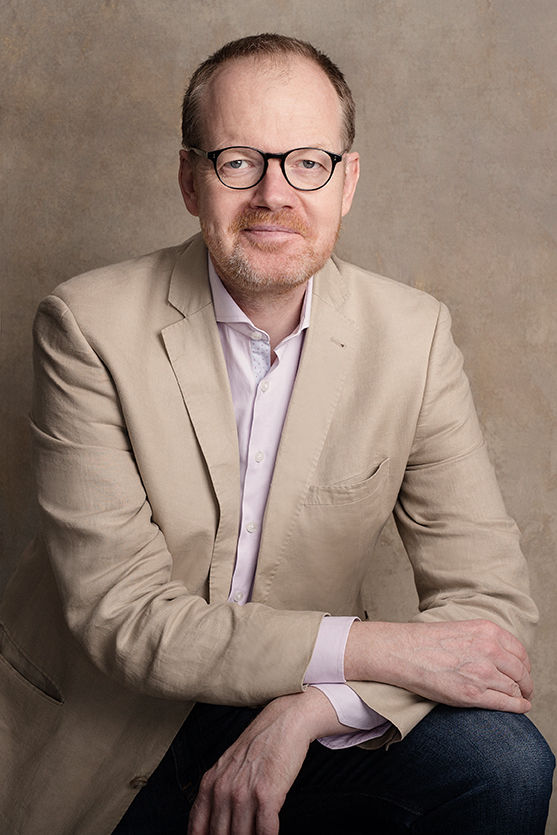 robert_headshots_002_WEB.jpg