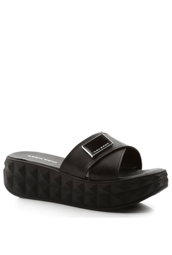 1713721-NEGRO-540x800-min