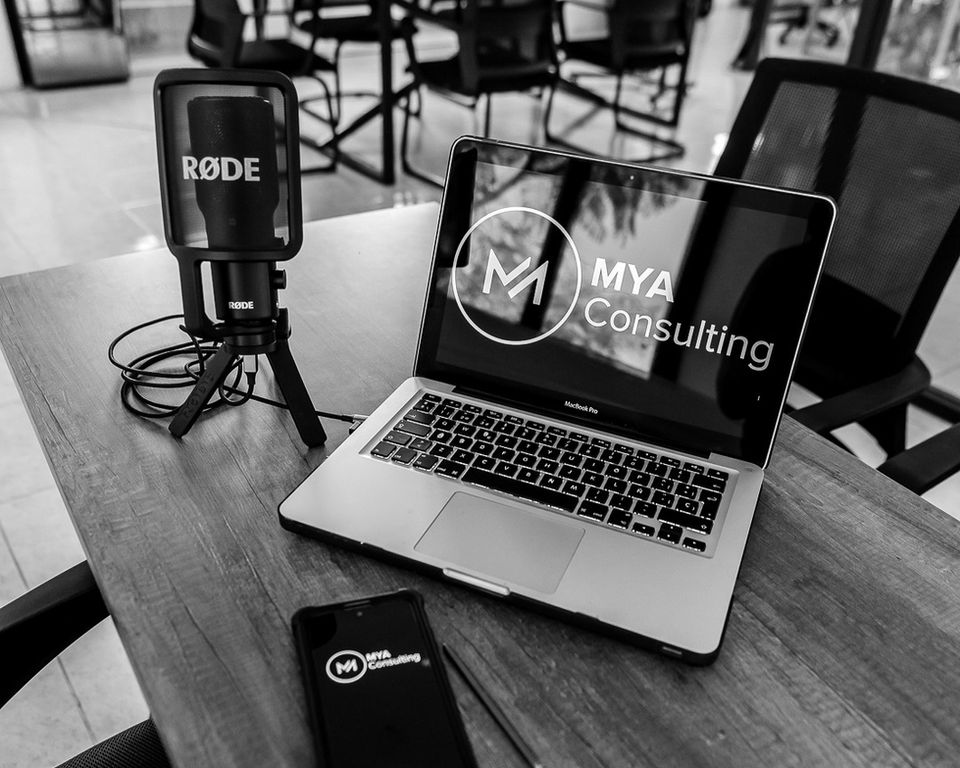 "Conectamos tu marca con el mundo digital."