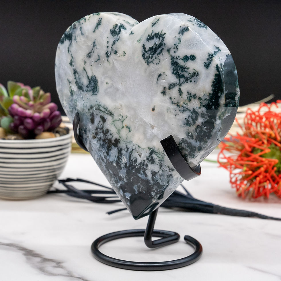 Miniatura: Big Black Crystal Heart Carving Stand Metal Retail Display Gemstone Holder