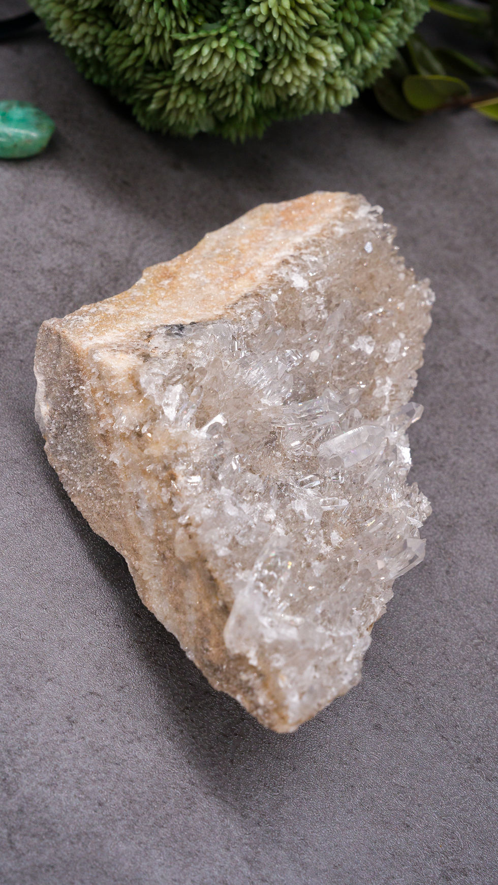 Miniatura: Raw Clear Quartz Crystal Geode Cluster