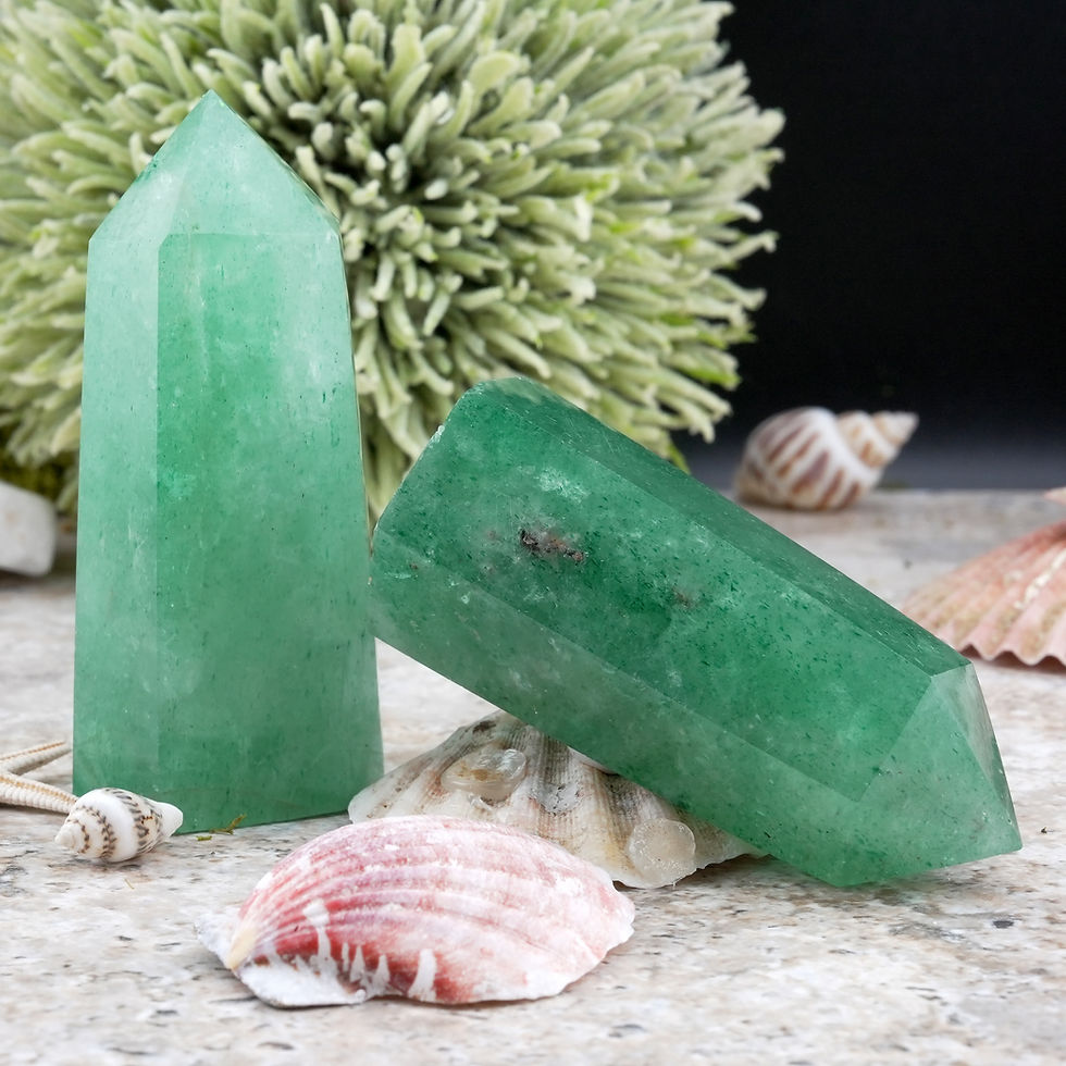 Miniatura: Green Strawberry Quartz Tower Crystal Point Decor Meditation Grounding Stone Art