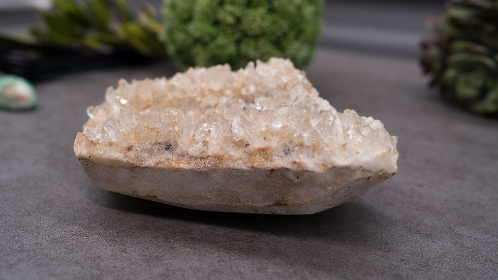 Miniatura: Raw Clear Quartz Crystal Geode Cluster