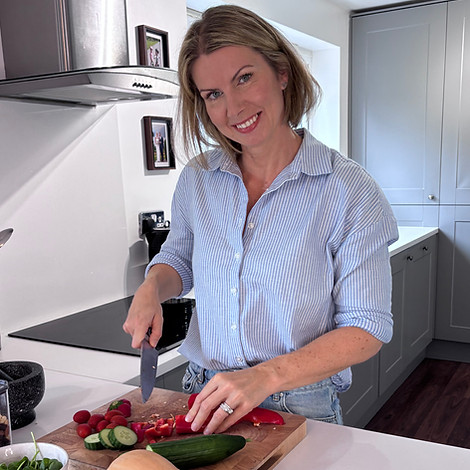 Lynsey, Registered Dietitian and Founder of Flourish Dietetics, offering expert nutrition support with compassion and clarity