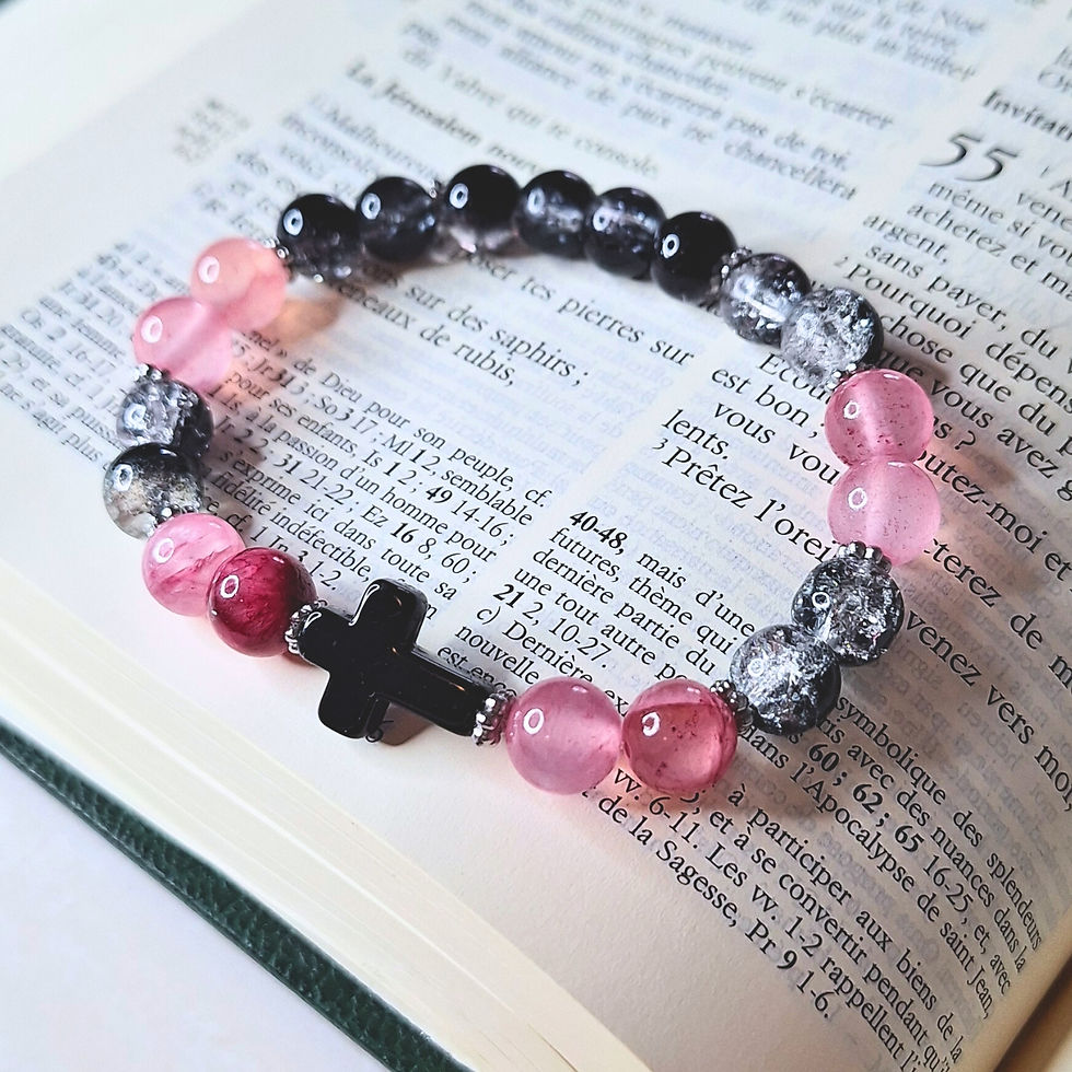 bracelet croix noir femme en perles naturelles de jade – bijou chrétien fait main