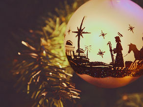 bougie et Évangile de la Nativité prière Noël catholique maison