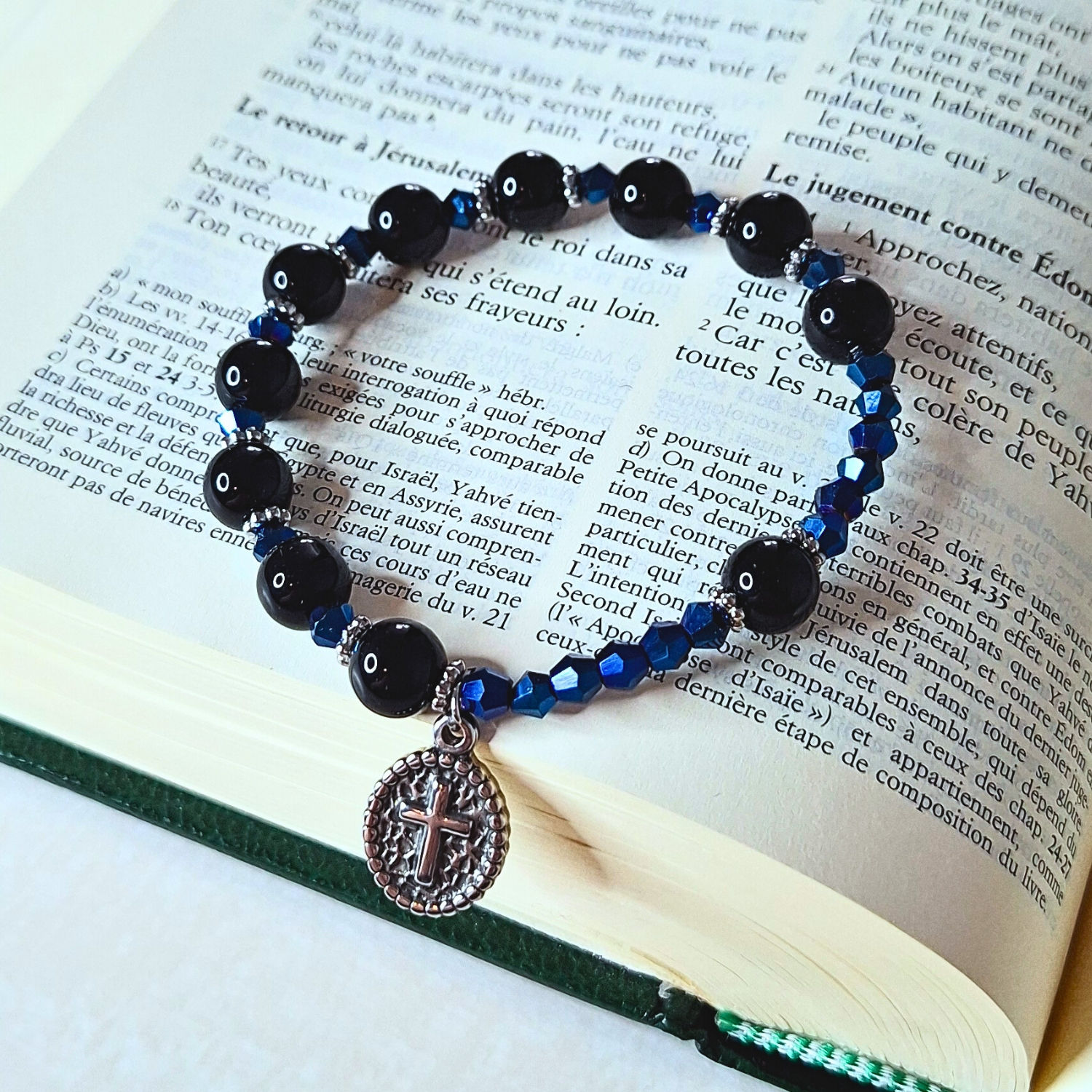 Bracelet dizainier catholique homme en perles de verre noir et bleu inspiré par Saint Michel Archange (fait main)