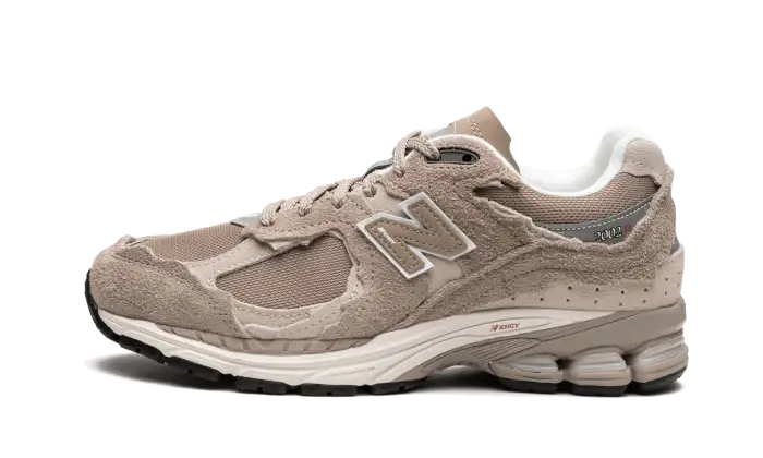 new-balance-2002r-protection-pack-beige2.webp