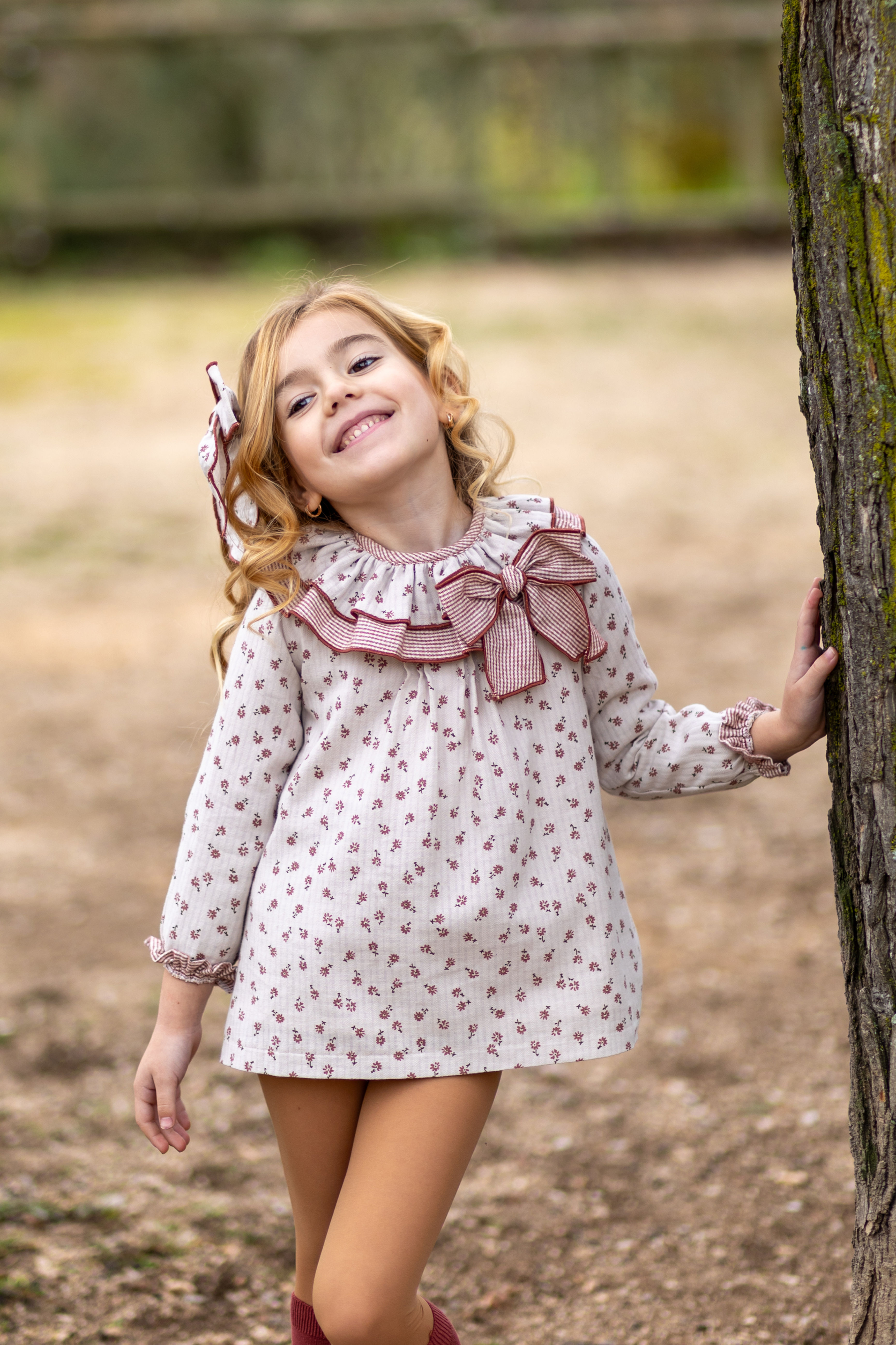 Jesusito flores con doble volante en cuello, uno en tejido floral y otro debajo en vichy al igual del lazo