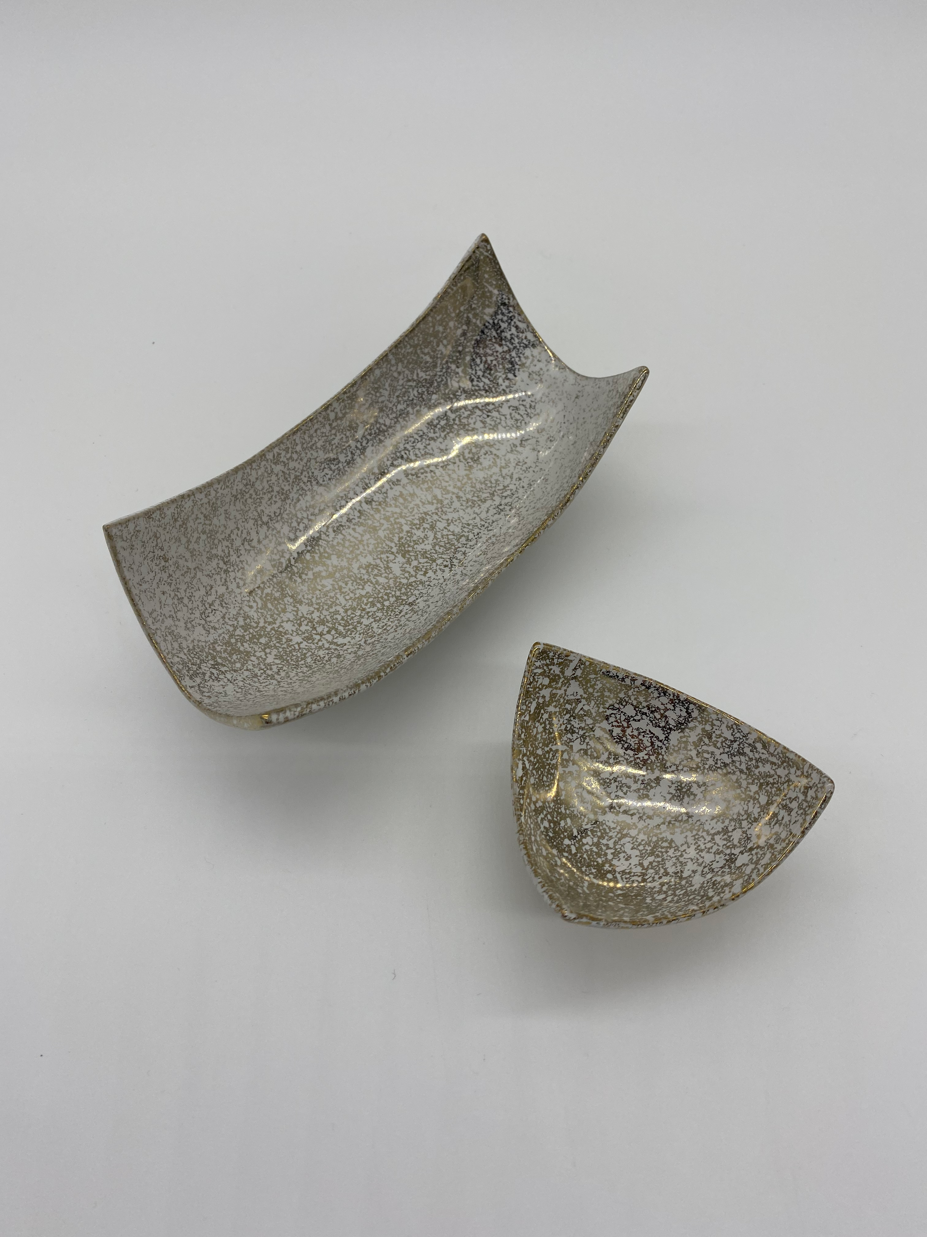 Set of large & small porcelain dish