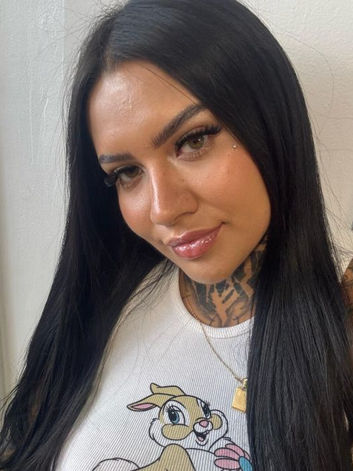 Alternative Laser Health’s microblading expert Alison provides precise, natural-looking eyebrow artistry in Mississauga. This image displays her pristine, professional workspace with premium pigments and sterile tools, reflecting her attention to detail and care for each client. Sessions typically last 2–3 hours and include brow mapping, numbing, and customized shaping for results that last up to 18 months.