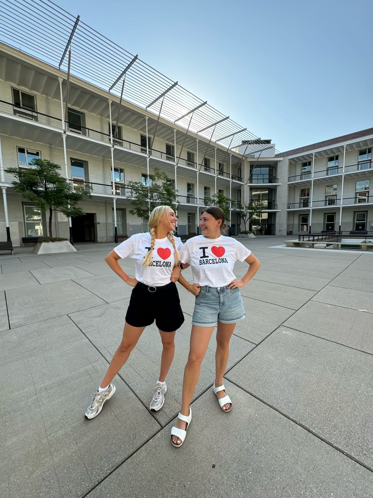 Leadership Abroad Join Us as Program Director or Medical Director!