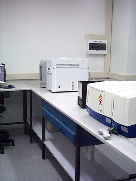 diseno_y_construccion_de_laboratorios_de_fisicoquimica_quimica_microbiologia.jpg