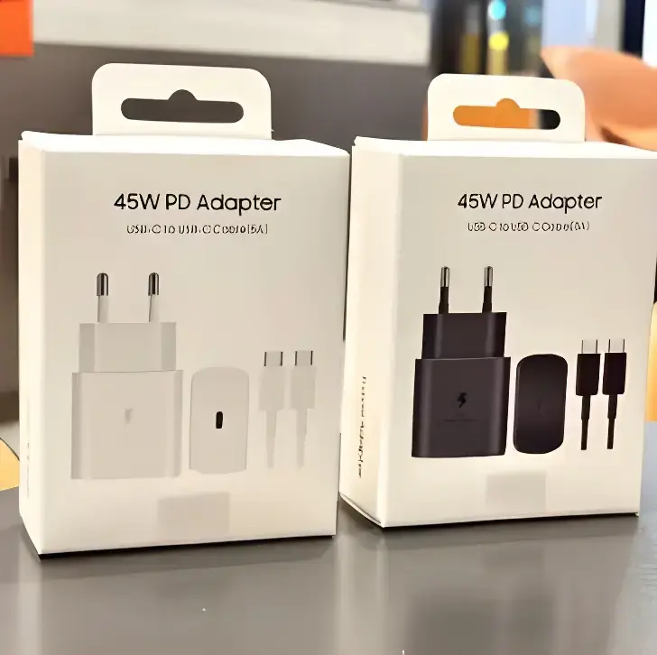 המטענים שלנו בשחור ובלבן