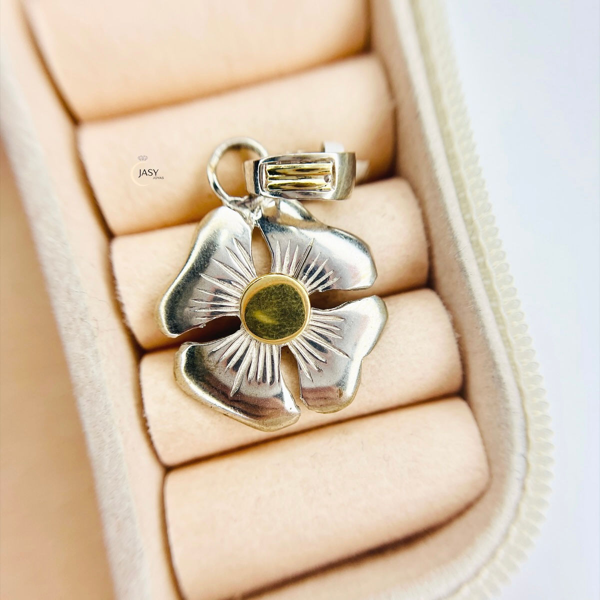 Dije Trébol de Cuatro Hojas con Centro de Oro – Plata 925