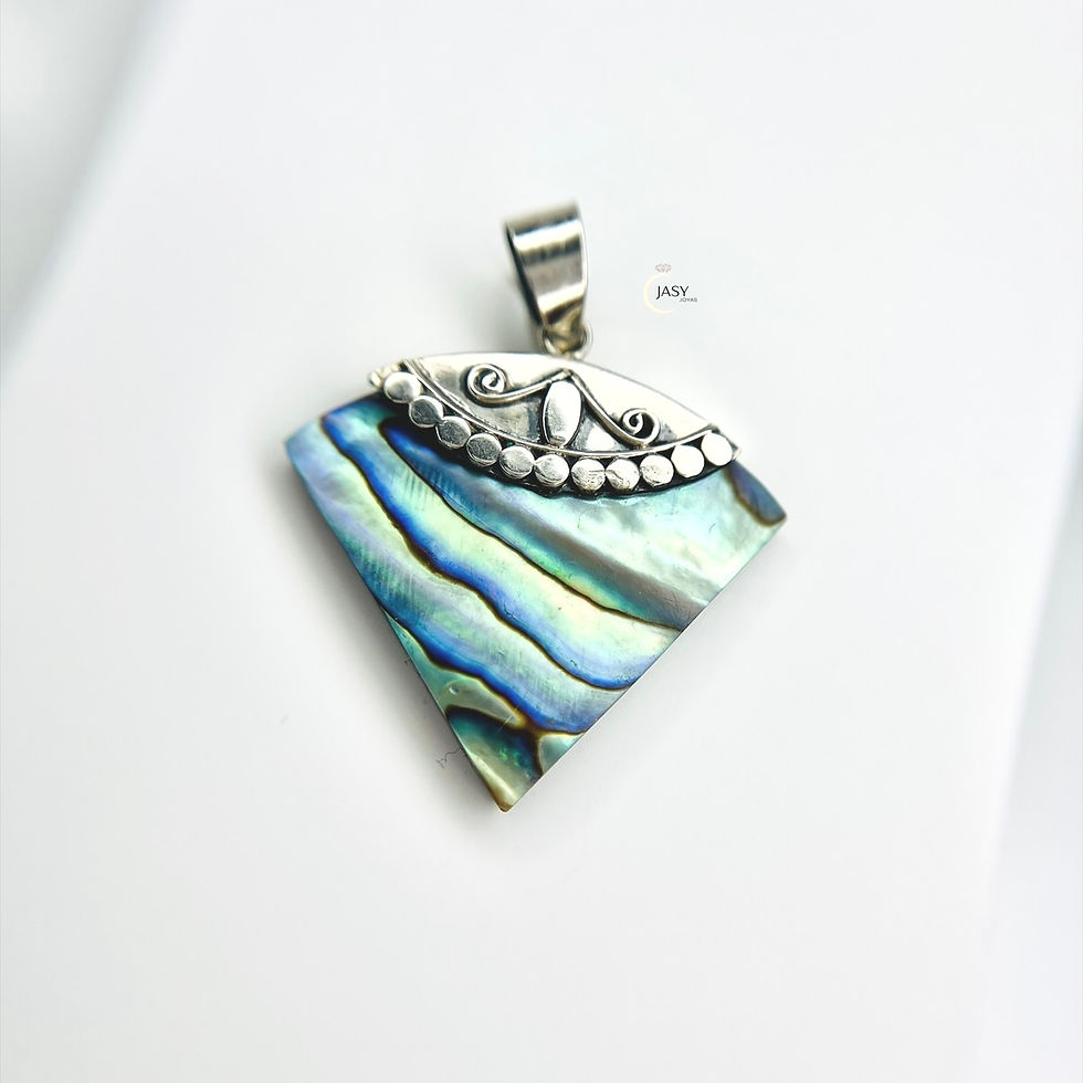 Dije triángulo avalon