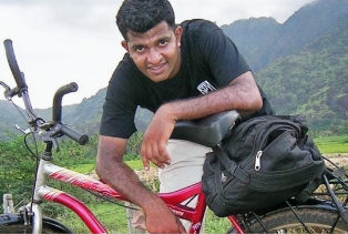 അതിരൂപിന്റെ സൈക്കിളുകള് നമ്മോട് പറയുന്നത്