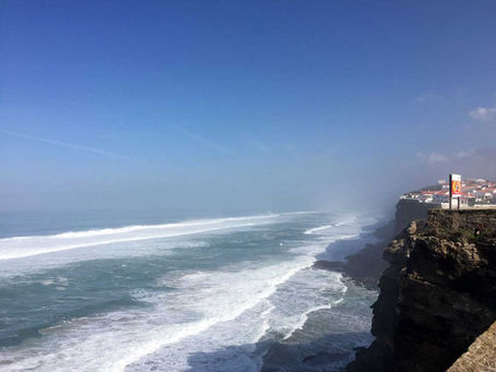 Nazaré: Great waves today