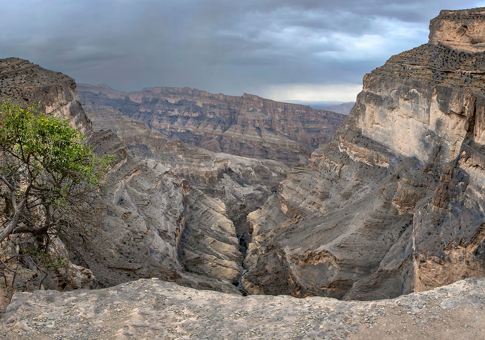 Hiking Jabal Shams 02