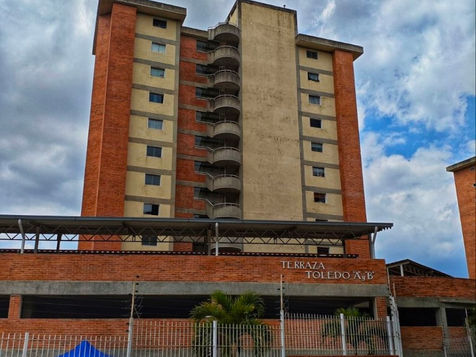 Mantenimiento de tanque estacionario de gas GLP de 500 galones y regulación de etapas en Terrazas Toledo, Miranda