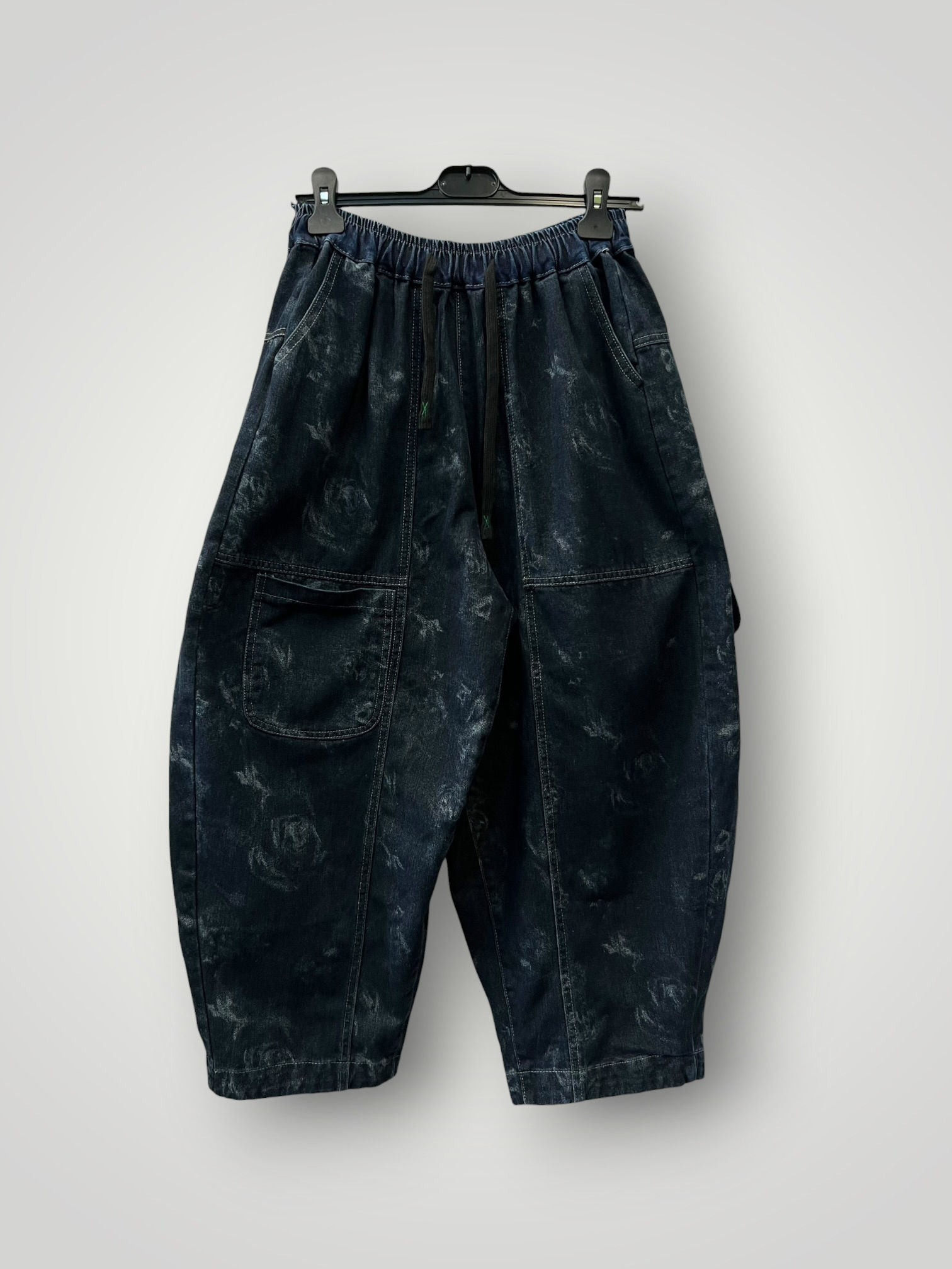 Dark Wash Baggy Τζιν με Αφηρημένο Μοτίβο